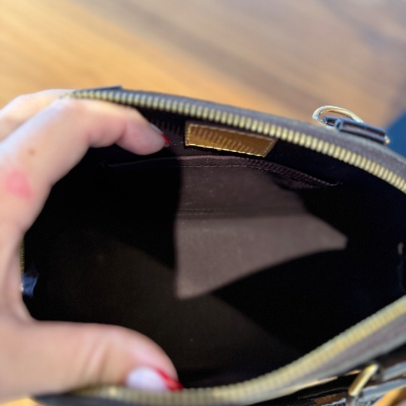 Louis Vuitton Vernis Alma BB In Amarante - Picture 3 of 10